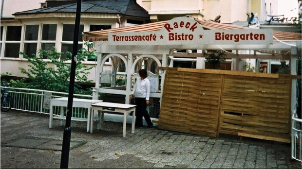 Historische Aufnahme des Vorgängerlokals: Terrassencafé, Bistro und Biergarten &bdquo;Raeck&ldquo;